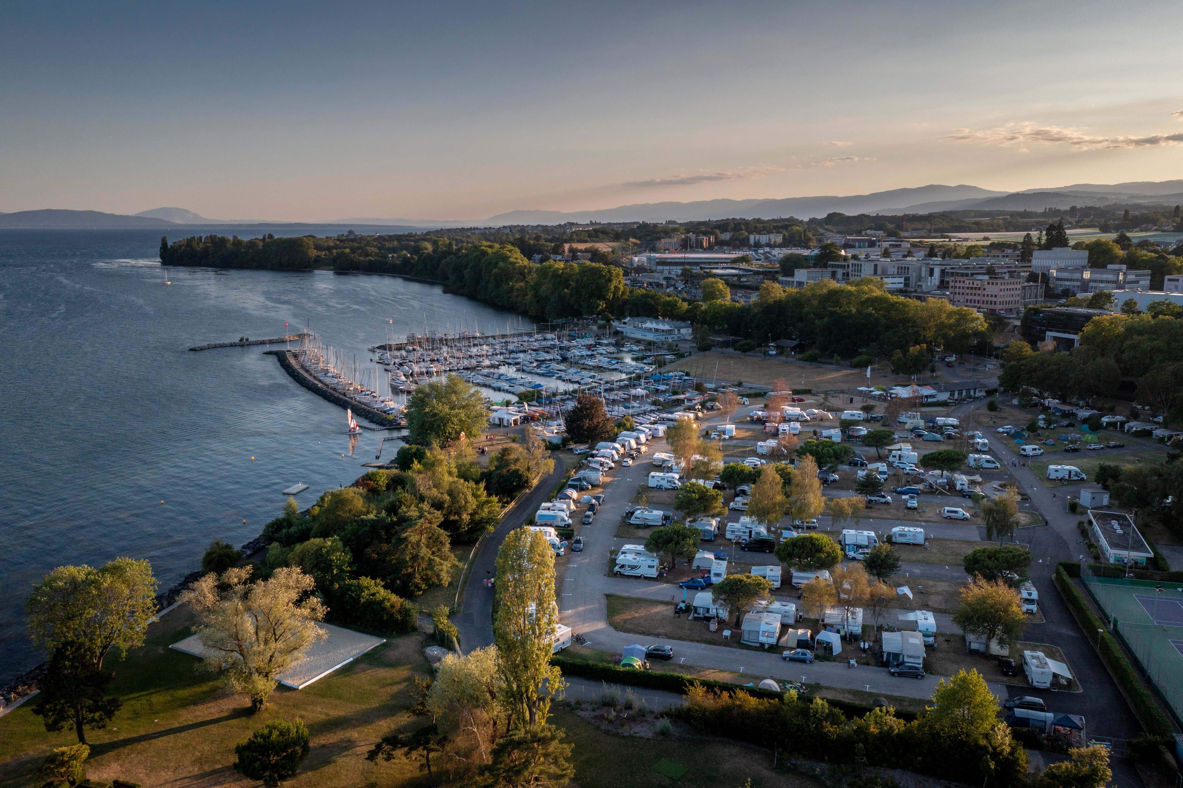 TCS Camping Morges : lieu de vacances détendu au bord du lac Léman.