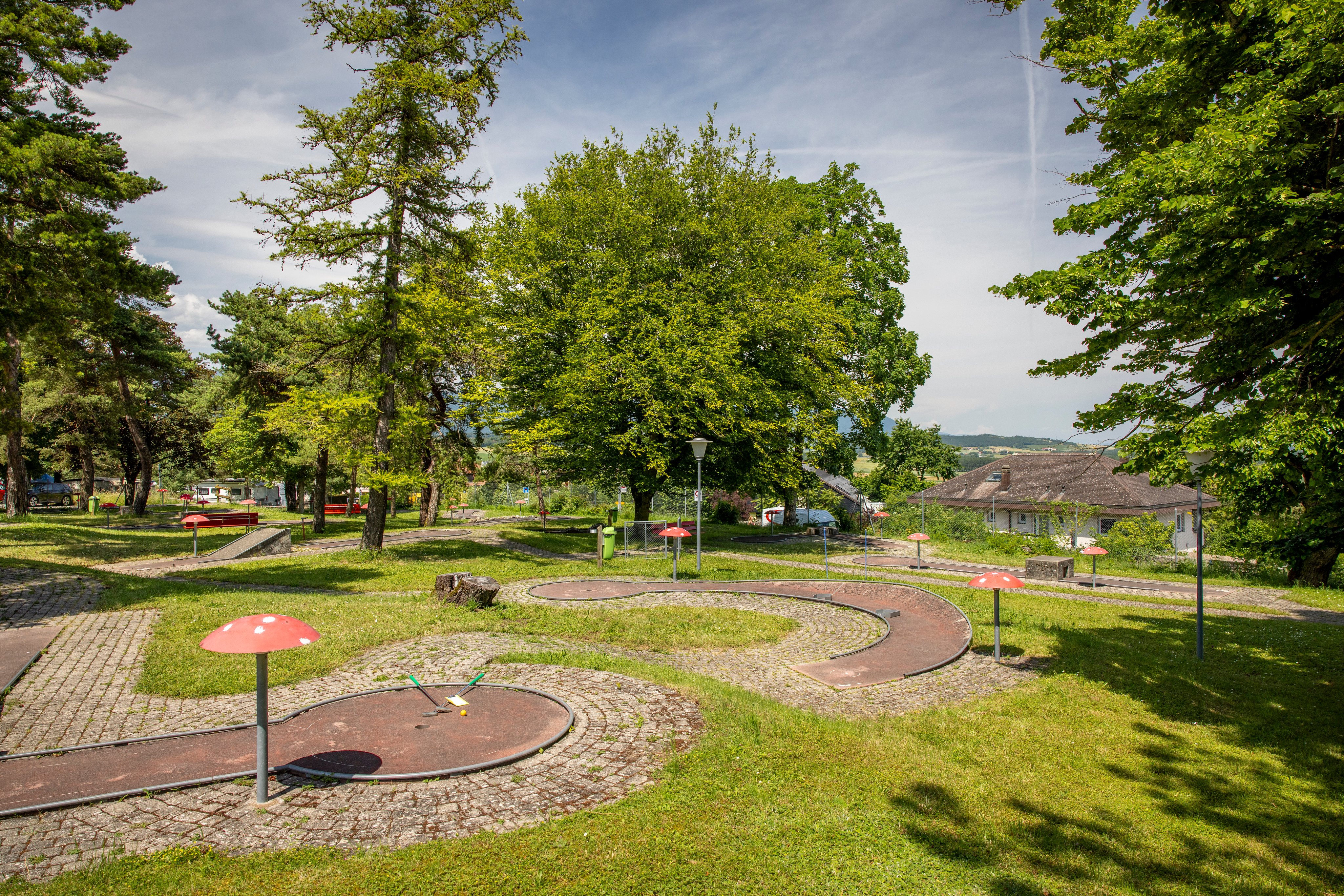 Minigolf au camping TCS de Morges avec des prix spéciaux pour les hôtes.