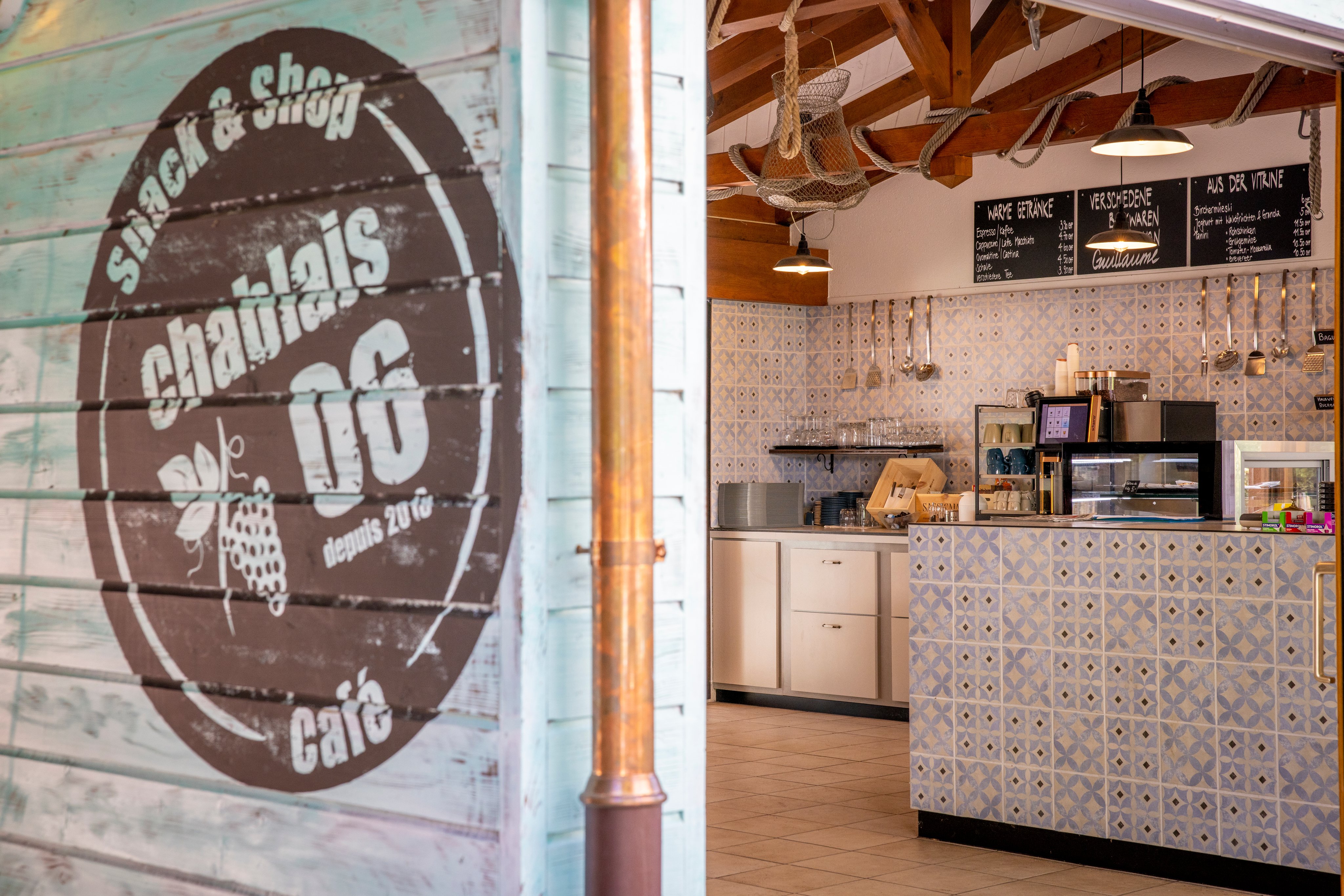 TCS Camping Salavaux Bistr Chablais Innenbereich mit Theke