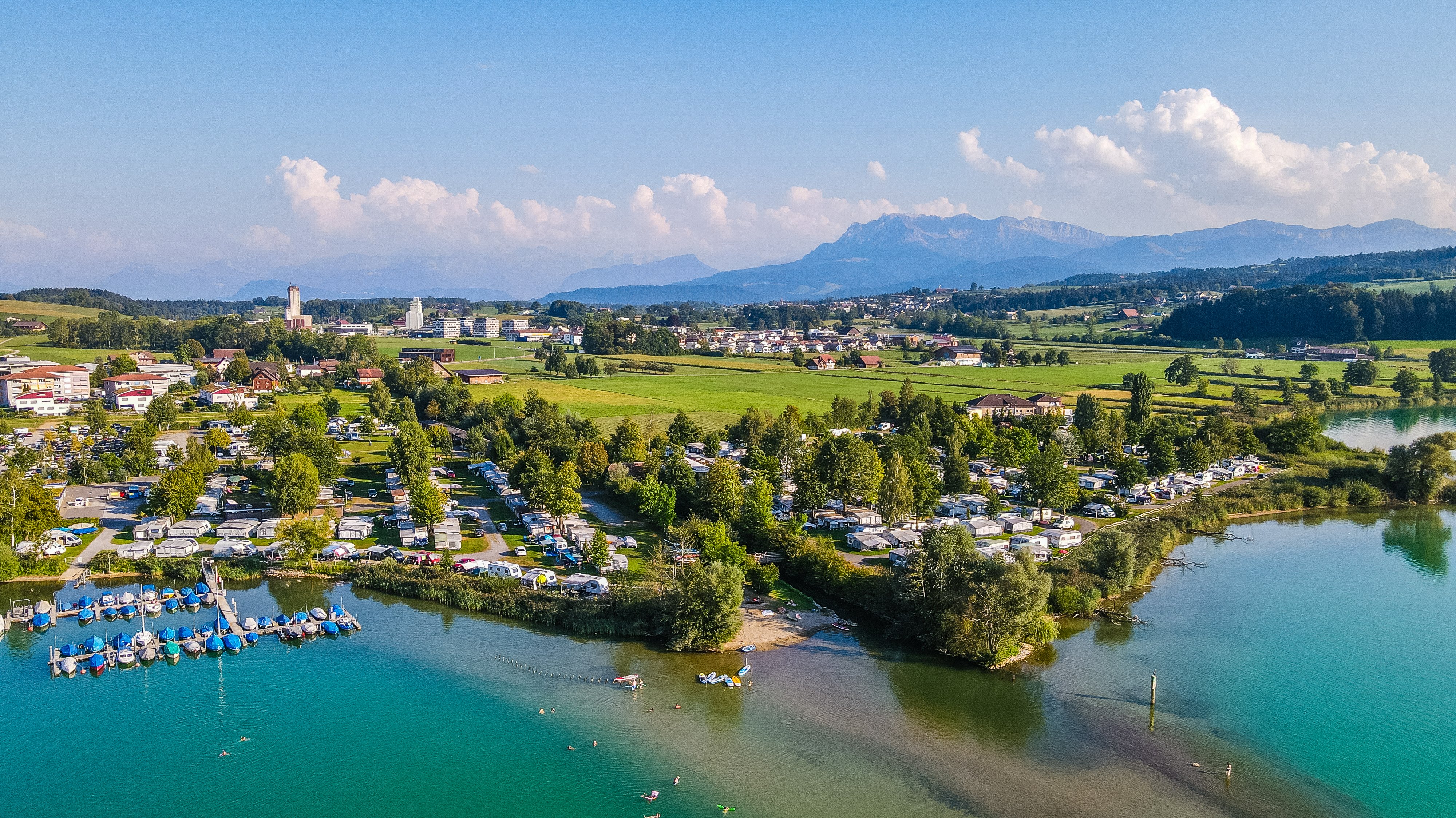 TCS Camping Sempach: Naturerlebnis, Velotouren und Seeblick inklusive.