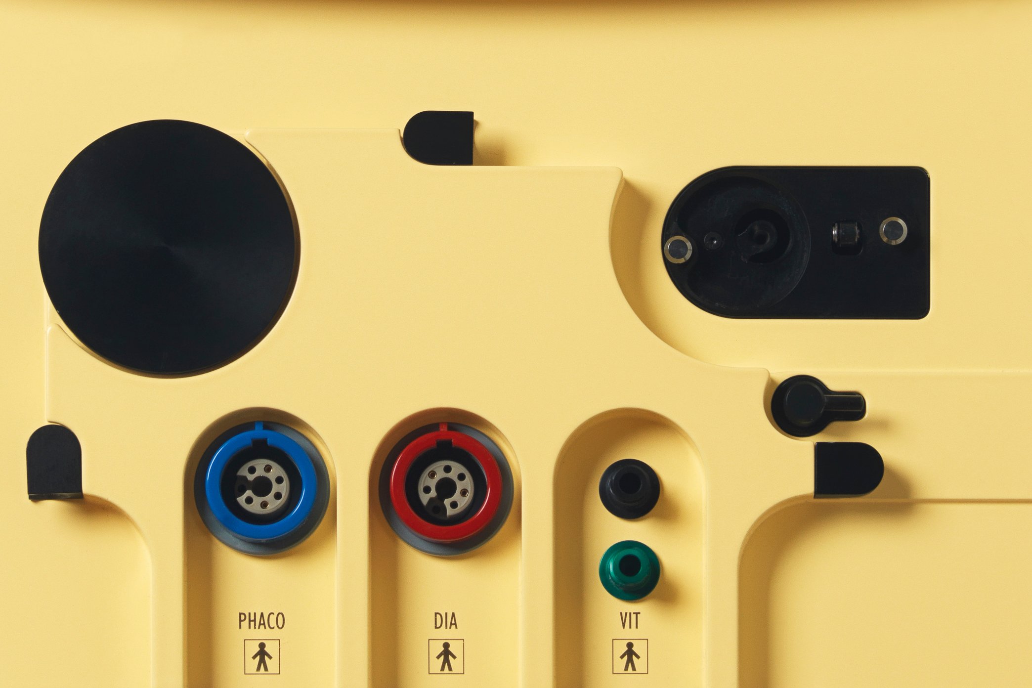 Close-up of instrument connections on the CataRhex 3