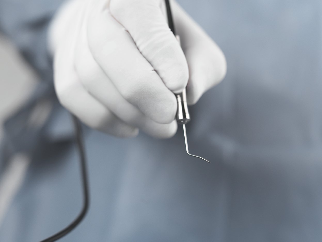 ophthalmologist while eye surgery with the instrument hfds glaucoma tip